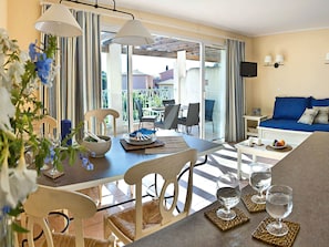 Unclassified image, 5 of 12, button - Bright Apartment in French Style Near the Beach of Issambres (Roquebrune-sur-Argens)