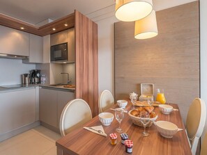Apartment | Private kitchen - Cozy Suite on the Slopes (Bourg-Saint-Maurice)
