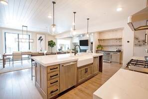 Fridge, microwave, coffee/tea maker, freezer - Black Rock Mountain Resort (Heber City)