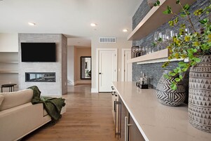 4 Bedroom Penthouse Suite with Mountain View | Living area | Flat-screen TV