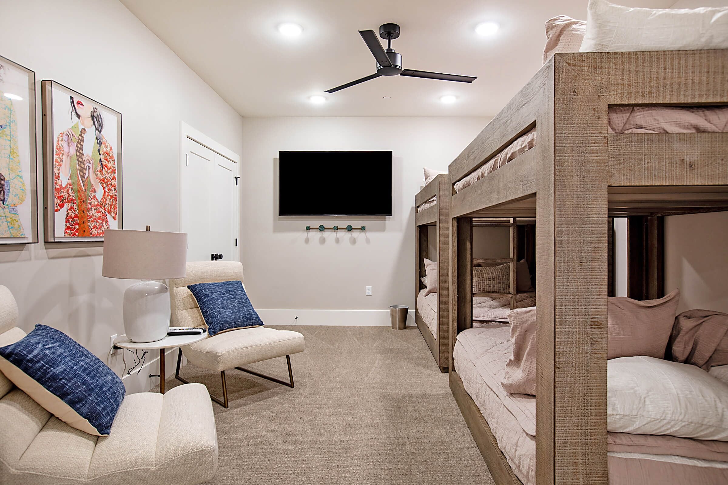 Roupas de cama premium, Wi-Fi de cortesia, roupa de cama