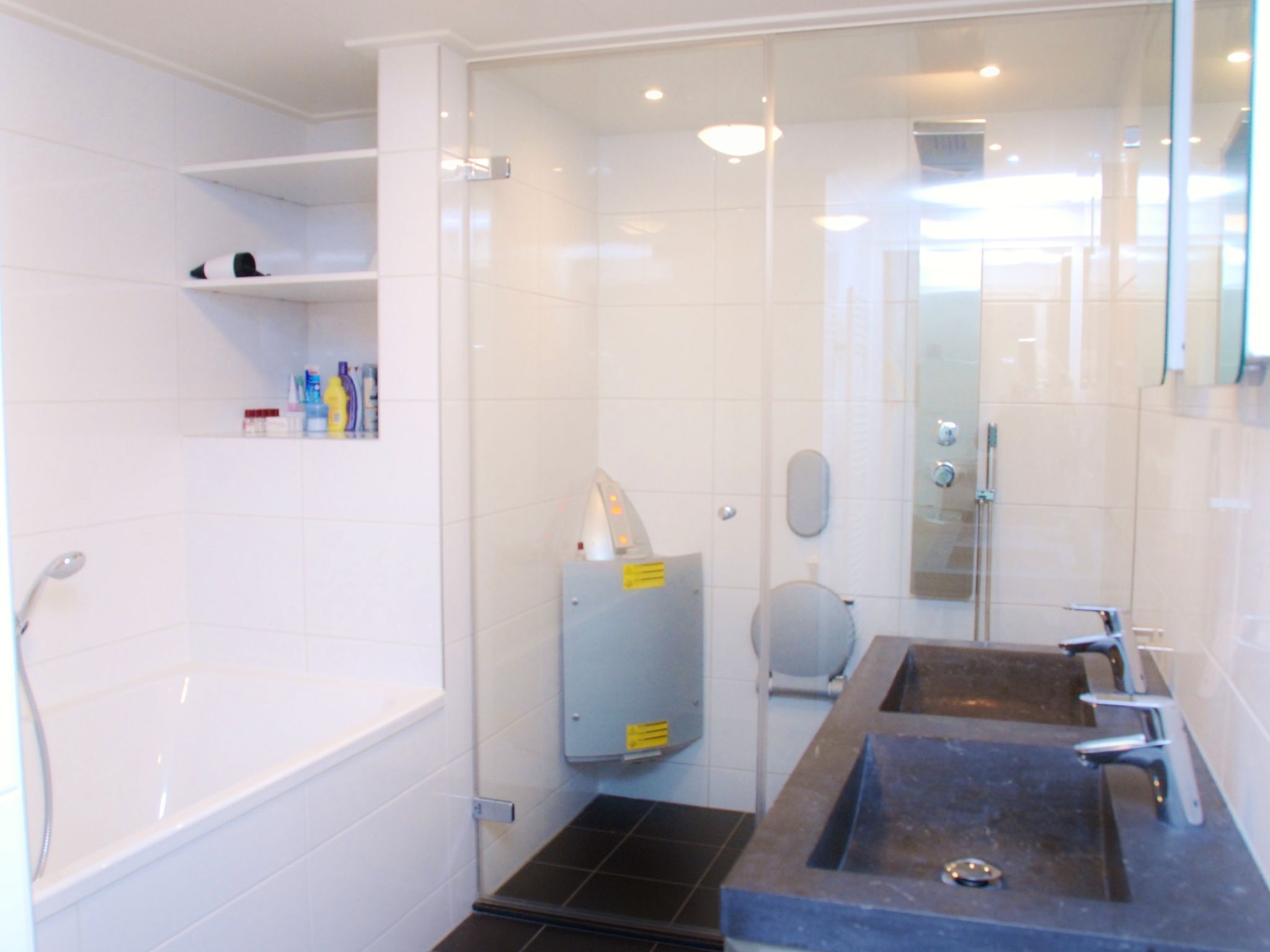 Apartment | Bathroom | Shower, towels