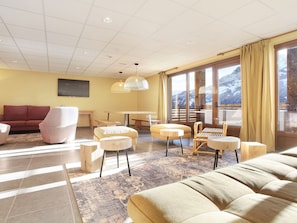 Reception - Chalet in Praroustan With Mountain Views (Uvernet-Fours)