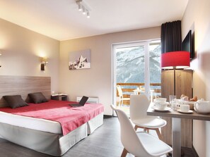 Chalet | Room amenity - Chalet in Praroustan With Mountain Views (Uvernet-Fours)