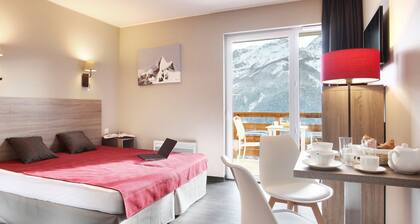 Chalet in Praroustan With Mountain Views