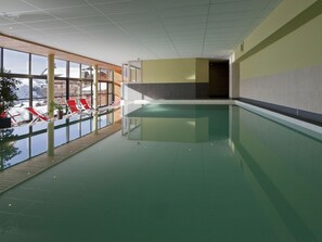 Outdoor pool - Stylish Apartment Directly on the Slopes in the Belle Plagne (La Plagne-Tarentaise)