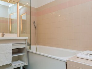 Apartment | Bathroom - Chalet in French Alps With Balcony (Valmeinier)