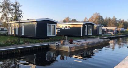 Holiday Home With Terrace in Giethoorn
