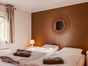 Chalet | 3 bedrooms, individually furnished - Holiday Home With Terrace in Giethoorn (Giethoorn)