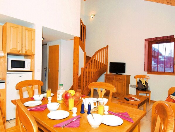 Apartment | Private kitchen - Chalet in France Near Ski Slopes (Le Dévoluy)