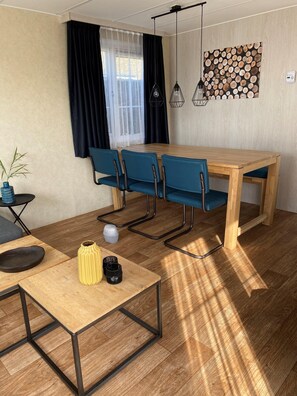 Living room - Chalet in Duinhoeve With Van Gogh Style (Udenhout)