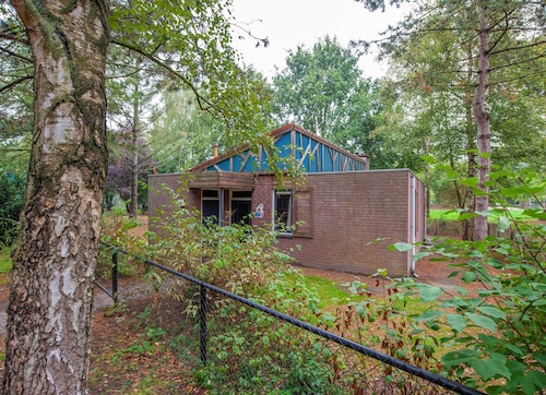 Restyled Bungalow with Dishwasher near Nature Reserve