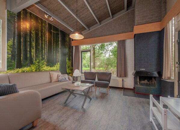 Living room - Restyled Bungalow with Dishwasher near Nature Reserve (Weert)