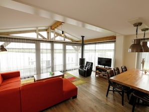 Living room - Modern House With a Jetty, Located in Beautiful Giethoorn (Giethoorn)