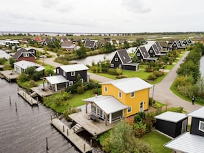 Exterior - Modern House With a Jetty, Located in Beautiful Giethoorn (Giethoorn)