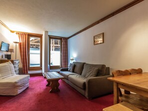 Apartment | Living room - Savoyards and Rustic Studio in the Heart of Val D'isère (Val-d'Isere)