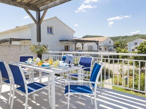 Apartment | Balcony - Apartment in the Hilly Landscape of Oletta (Oletta)