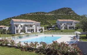 Outdoor pool - Apartment in the Hilly Landscape of Oletta (Oletta)