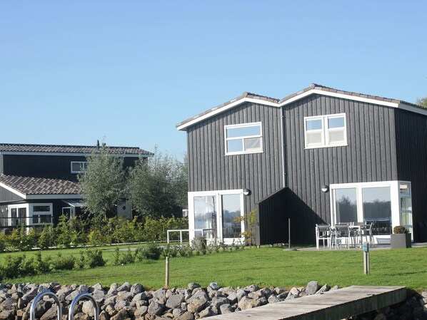 Villa | Exterior - Comfortable Villa With Combi-microwave, Near Terherne (Terherne)