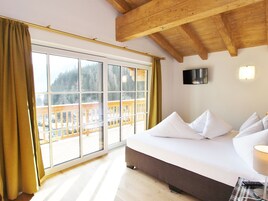 5 habitaciones, muebles diferentes y ropa de cama 