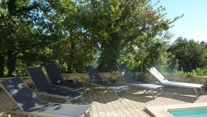 Unclassified image, 2 of 15, button - Villa With Private Pool, Views of the Ventoux (Saint-Paul-Trois-Chateaux)
