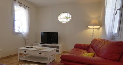 Villa With Private Pool, Views of the Ventoux