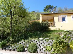 Garden - Villa With Private Pool, Views of the Ventoux (Saint-Paul-Trois-Chateaux)