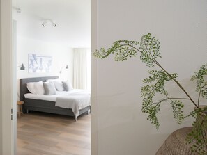 2 bedrooms, cots/infant beds, bed sheets - Luxury Penthouse Apartment With Roof Terrace at the Harbor of Scheveningen (The Hague)
