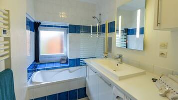 House | Bathroom | Combined shower/bathtub