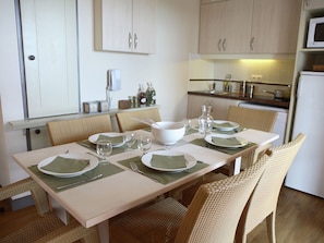 Apartment | Dapur peribadi | Peti sejuk, ketuhar, mesin basuh pinggan mangkuk, pembancuh kopi/teh 