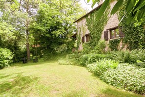 Garden - Cottage in Vezere Valley Near Lascaux Caves (Les Eyzies)