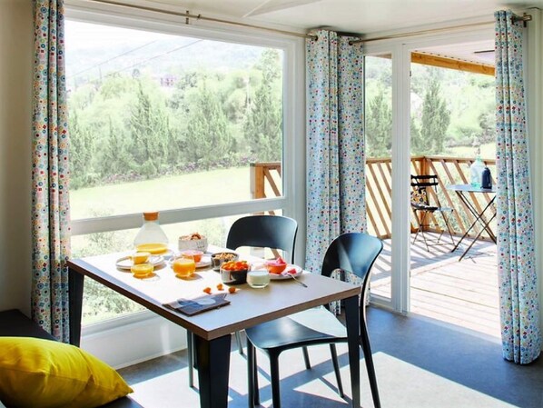 Mobile Home | Living room