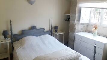 House | 1 bedroom, individually furnished