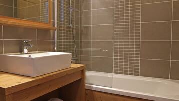 Apartment | Bathroom