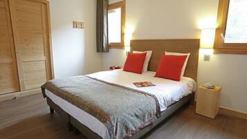 3 bedrooms, bed sheets
