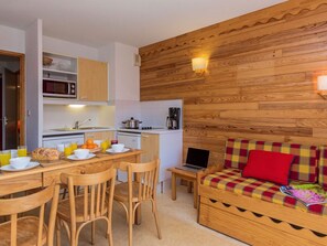 Living room - Chalet in France With Balcony and Natural Charm (Valmeinier)