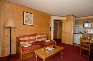 Living area - Apartment in Le Village With Balcony Views (Notre-Dame-de-Bellecombe)
