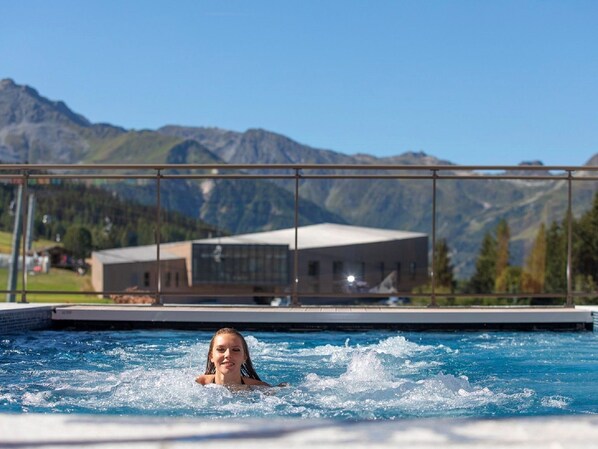 Pool - Apartment in Les Arcs Near Paradiski Slopes (Bourg-Saint-Maurice)