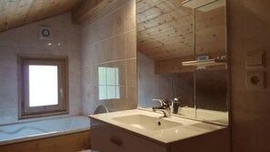 Chalet | Bathroom - Chalet in Les Gets Near Ski Bus & Sauna (Les Gets)