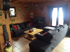 Living room - Chalet in Les Gets Near Ski Bus & Sauna (Les Gets)