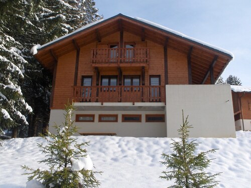 Chalet in Les Gets Near Ski Bus & Sauna