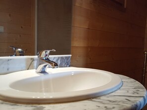 Chalet | Bathroom - Chalet in Les Gets Near Ski Bus & Sauna (Les Gets)