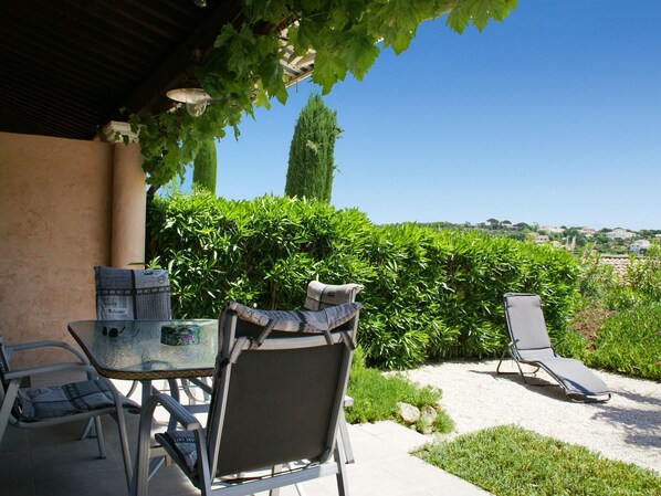 Villa | Balcony - Serene Holiday Home in Sainte-maxime With Swimming Pool (Sainte-Maxime)