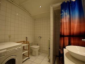 Bungalow | Bathroom - Quaint Bungalow in Midsland Terschelling With Private Terrace (Midsland)