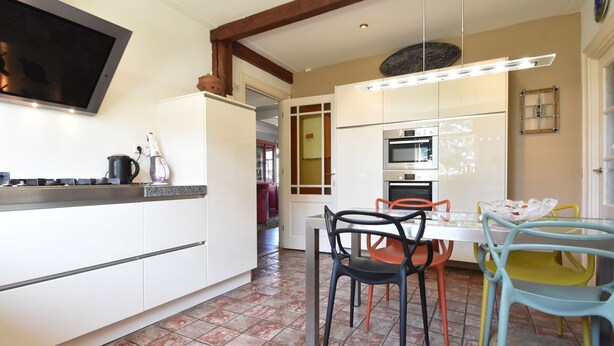 Private kitchen - Spacious Family House on Islet with Large Garden near Beach & Amsterdam (De Woude)