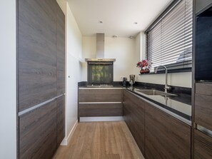 House | Private kitchen | Highchair - Holiday Home With Sauna (Egmond aan den Hoef)