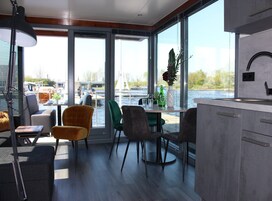 Mobile Home | Living room