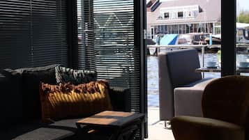 Mobile Home | Living room