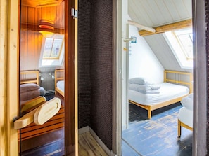 4 bedrooms, individually furnished - Traditional Farmhouse in Egmond aan den Hoef With Sauna (Egmond aan den Hoef)