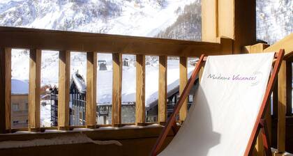 Savoyards and Rustic Apartment in the Heart of Val D'isère